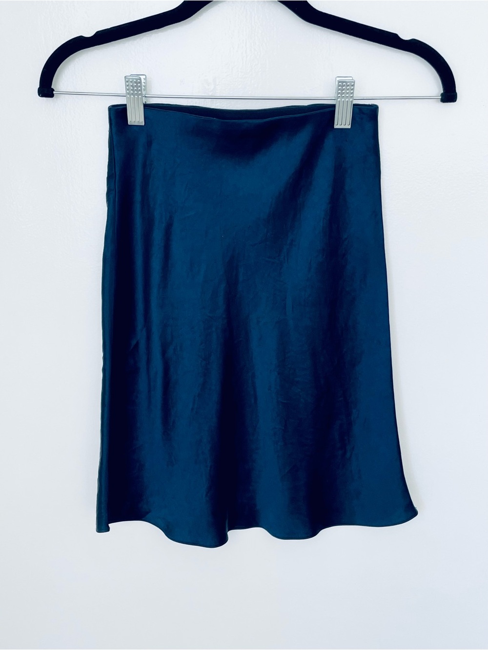 Babaton Satin Midi Skirt – Navy